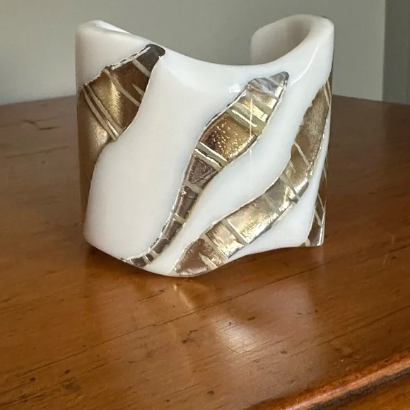 Vigneri Gold & Lucite Modernist Cuff - Picture 13 of 15